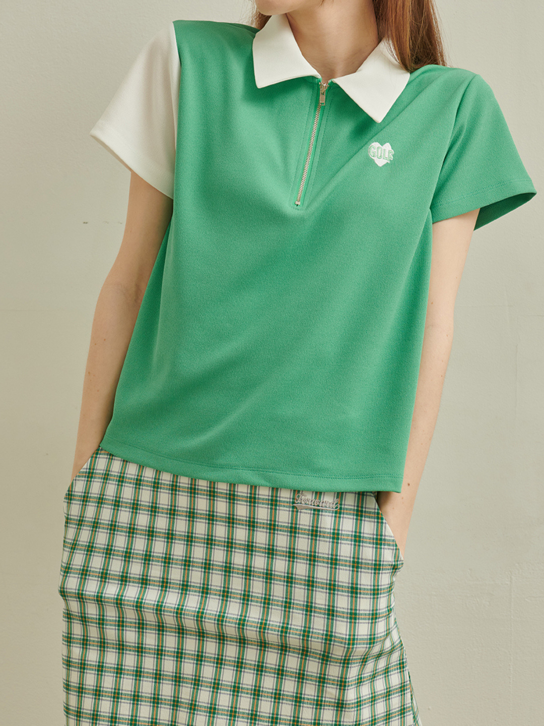 Camiseta bicolor de manga corta con media cremallera CH336