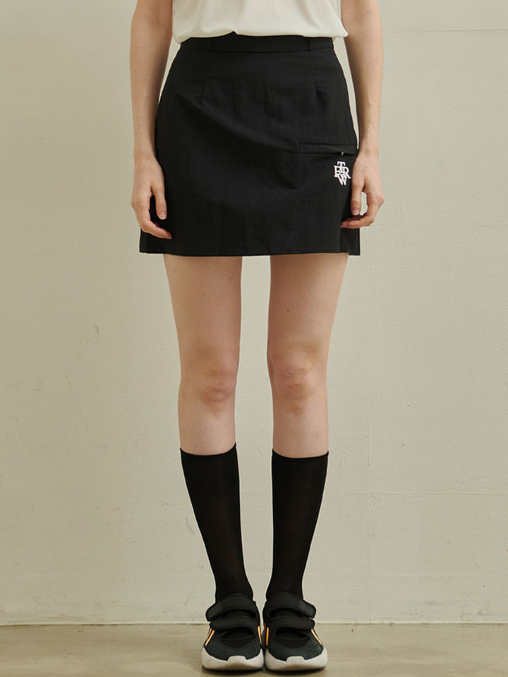 Pantalón minifalda con bolsillo y logotipo CH387