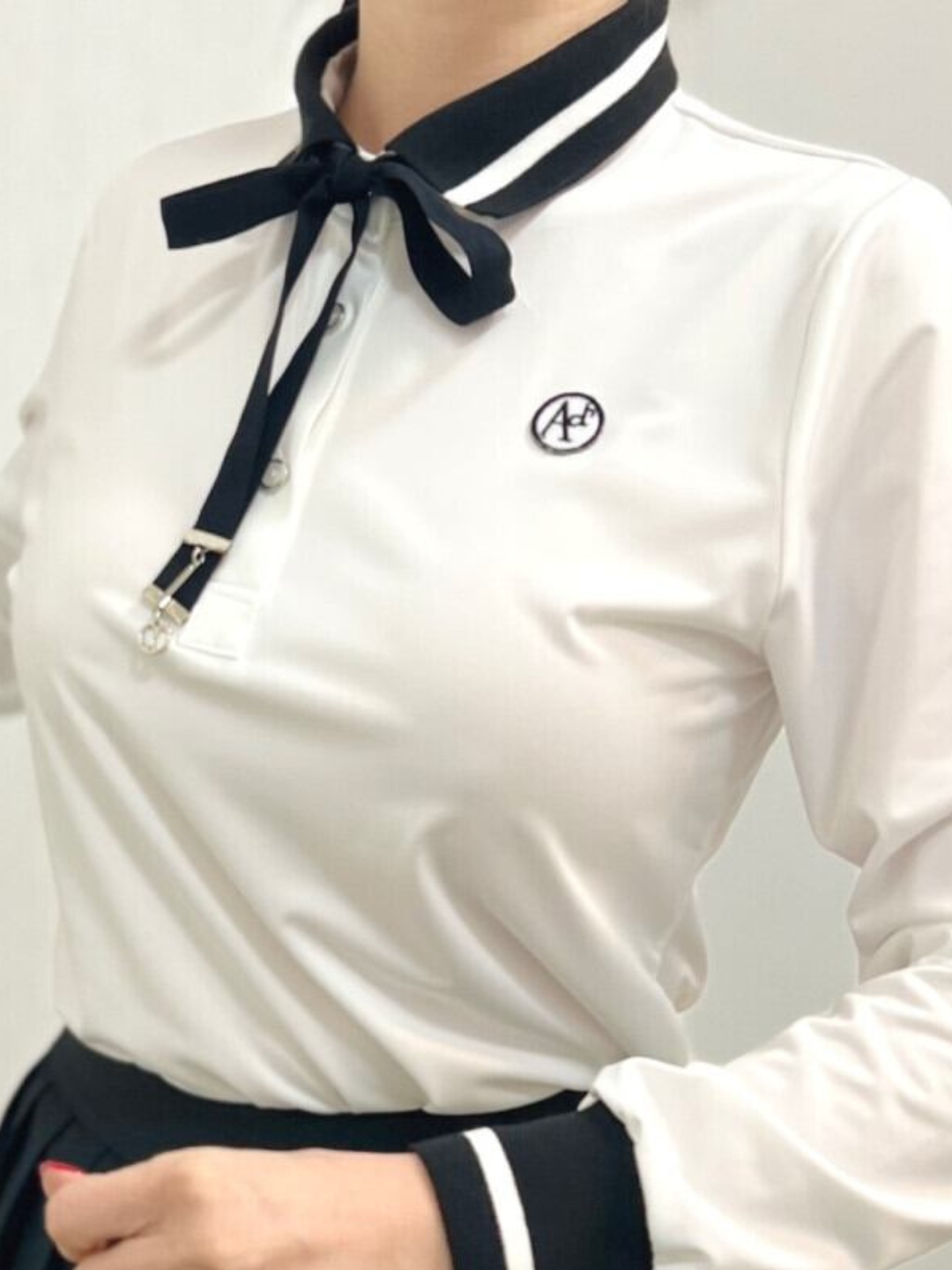 قميص بولو بأكمام طويلة مع ربطة عنق شريطية CH296