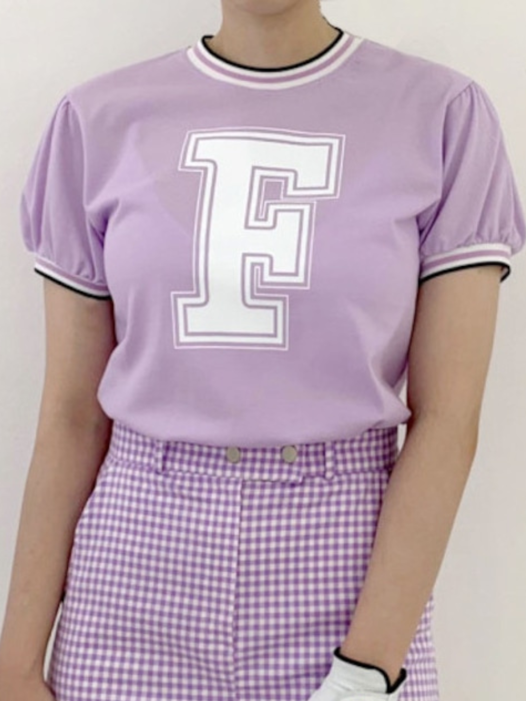 قميص بأكمام بالون شعار F بأكمام مستديرة CH331