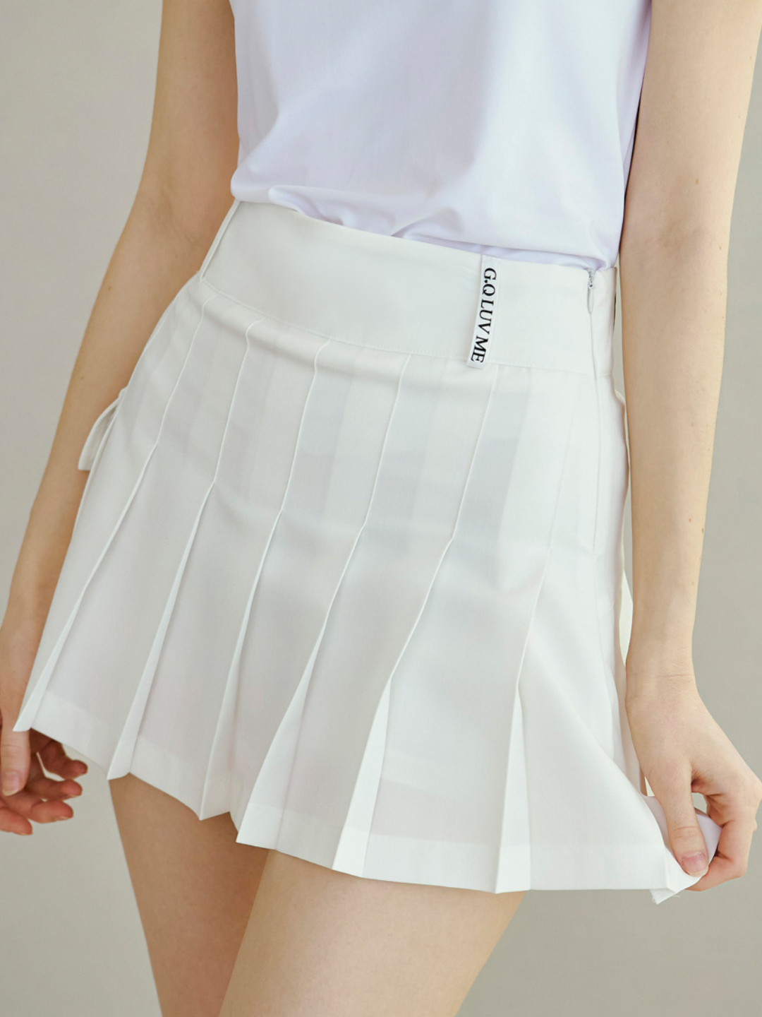Minifalda plisada con bolsillo con logotipo y pantalón interior CH290
