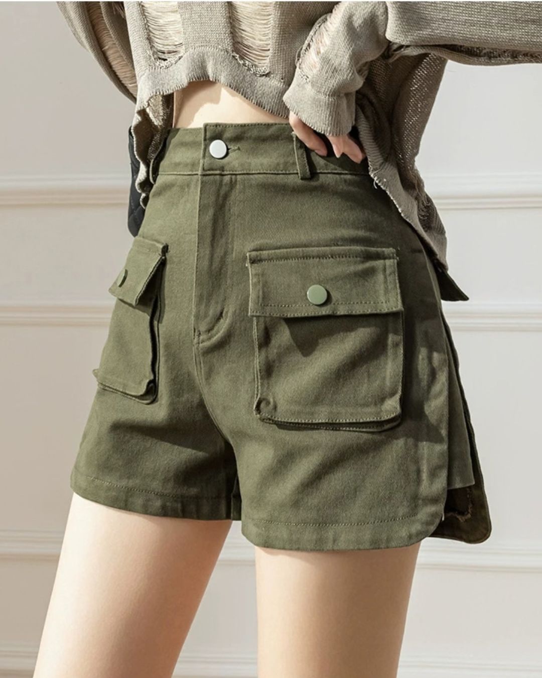 Celana pendek denim kaki lebar berwarna khaki CH352