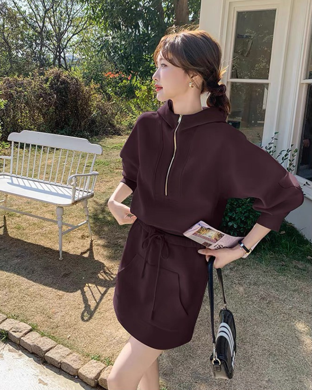 Set rok sweatshirt pendek berkerudung putih pudar untuk wanita, set dua potong rok kasual Korea baru musim semi 2025