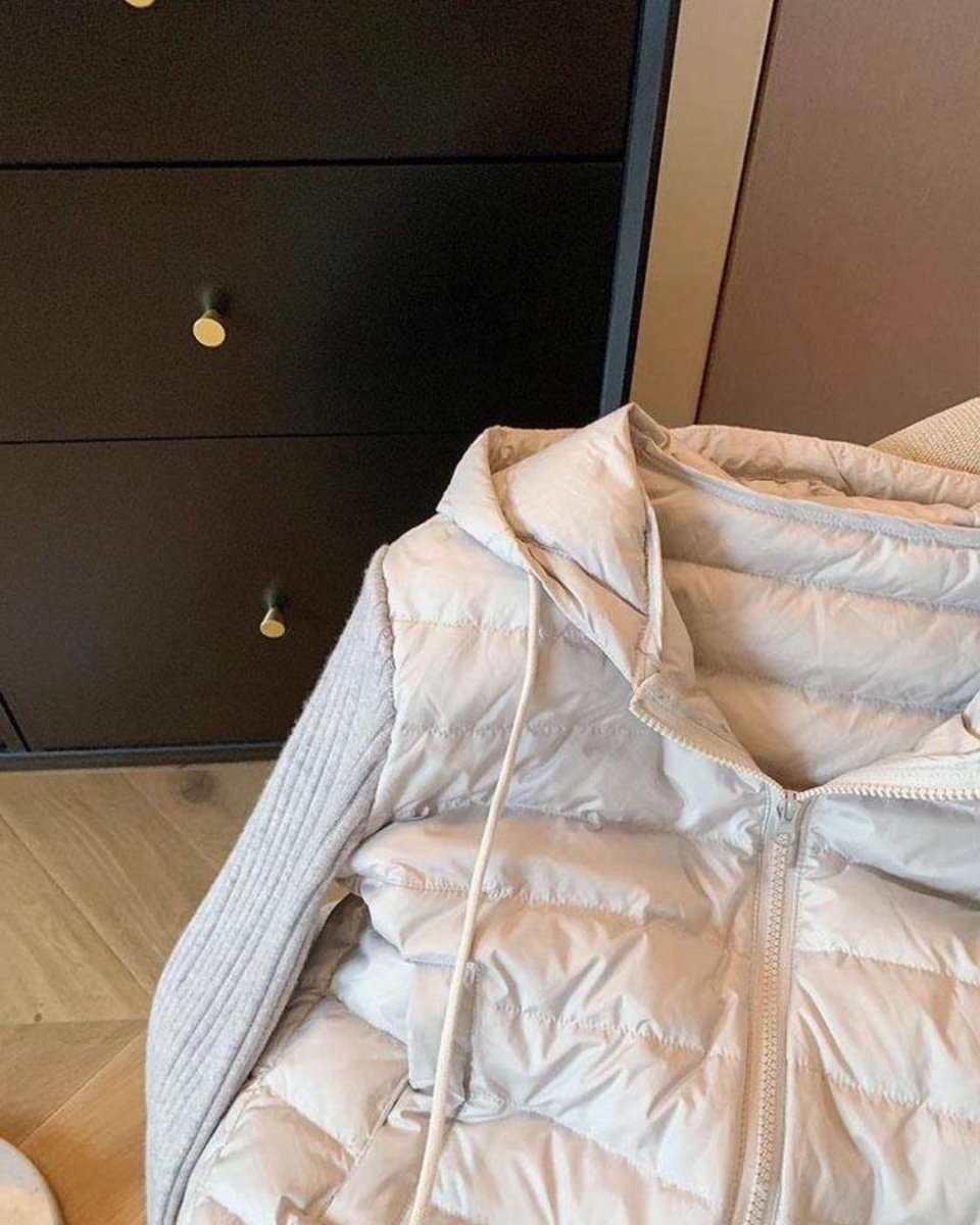 Clean up the warehouse and recover the leak! Patchwork knit drawstring hooded padded jacket. Women's versatile lightweight padded jacket for Fall/Winter 2024.
