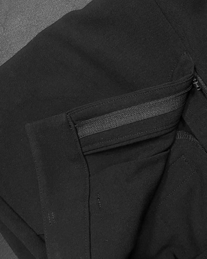 Chamuleの美脚フレアゴルフパンツ。ブラックカラーでウエスト部分のジッパーと縫製が丁寧な仕上がり。