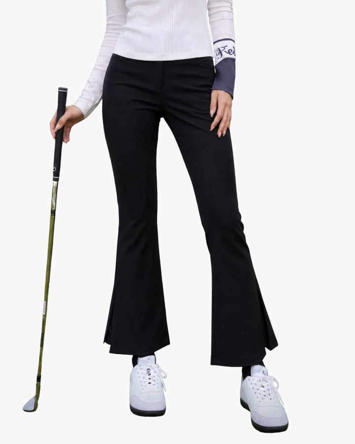 Chamuleの裏起毛スリムフレアゴルフパンツ。脚を美しく見せる黒のフレアシルエットで、秋冬のラウンドに最適な防寒性と動きやすさを備えたデザイン。