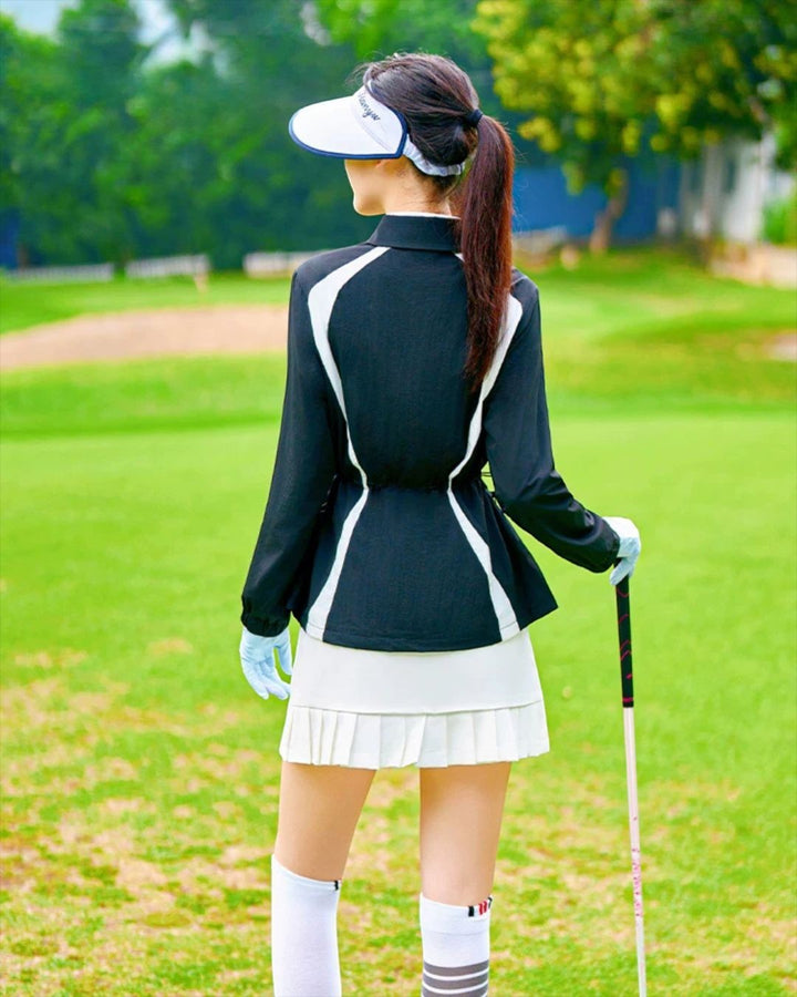 Chamuleのウエストドローストリング付きUVカットゴルフ用ライトブルゾンを着用した女性のバックスタイル